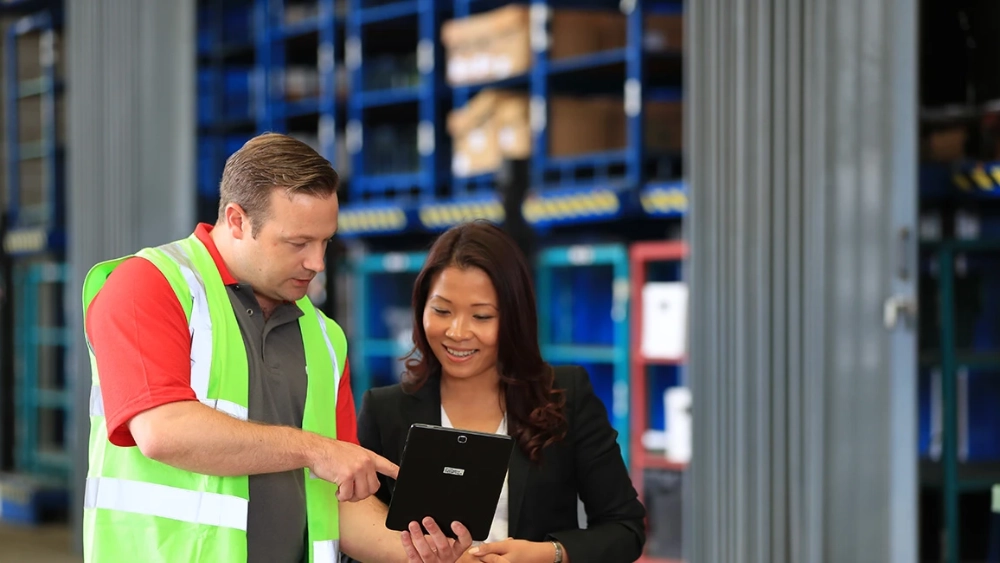 rentokil-colleague-image-warehouse-technician-customer-ipad-glo.webp